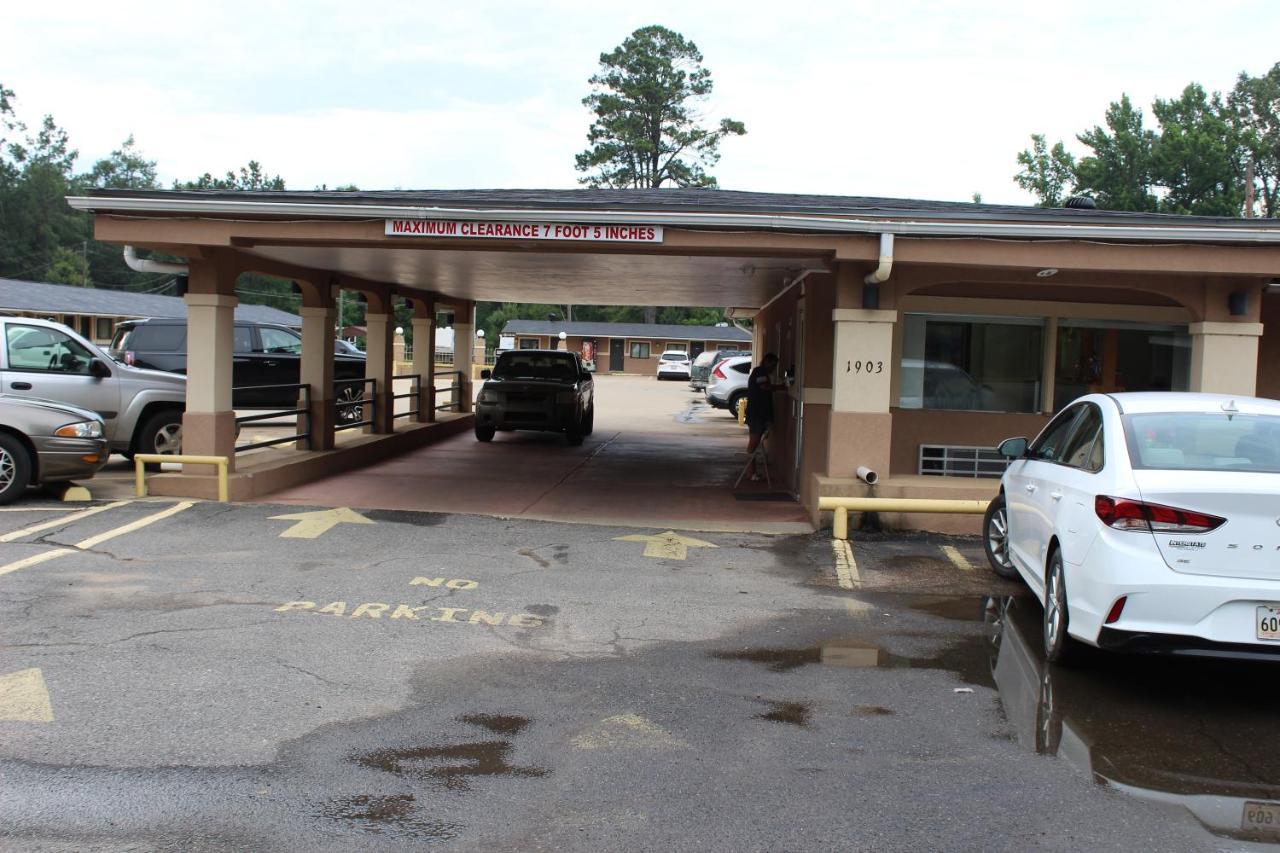 Evergreen Inn And R.V. Winnfield Exterior photo